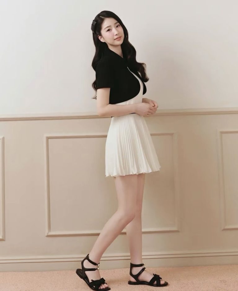 Pass đầm có choàng vai size S JOIE DES ROSES