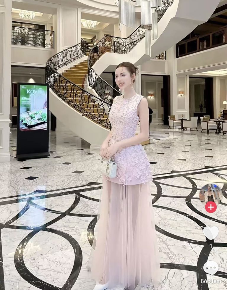 Pass đầm dài ren hoa màu hồng Trân Ali