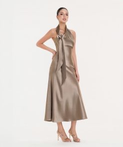 Pass váy nâu cổ yếm Rechic sang trọng thanh lịch