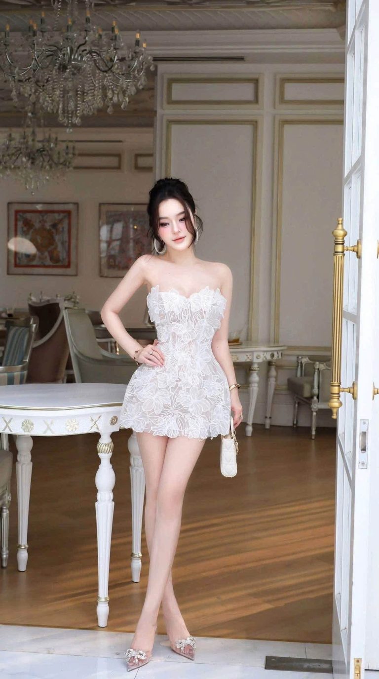 Pass váy OBIBI hoa trắng ngắn