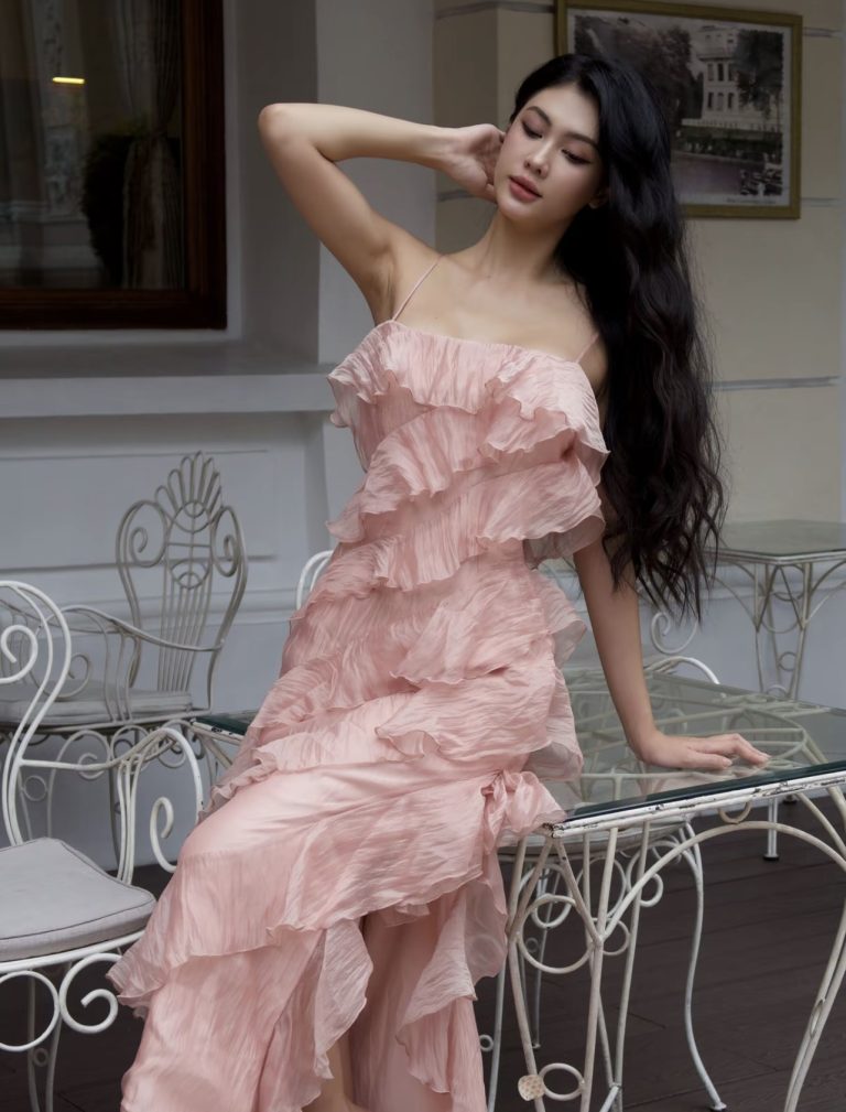 Pass váy dài tơ lụa xếp tầng mẫu hot Amelie