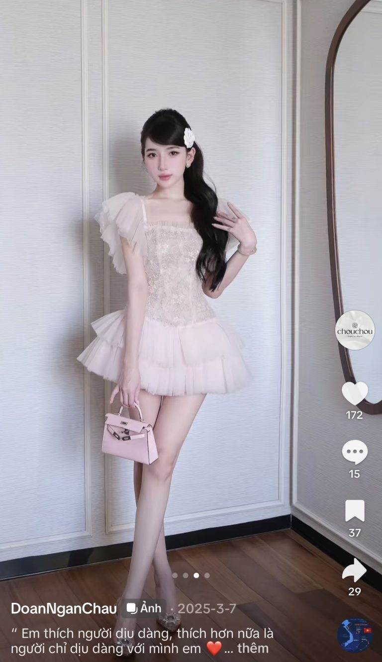 Pass đầm hồng ren ngắn Chou