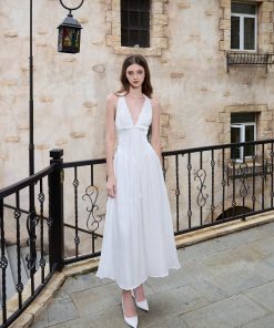Pass đầm trắng Amelie cổ V size L - như mới