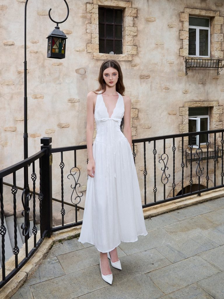 Pass đầm trắng Amelie cổ V size L – như mới