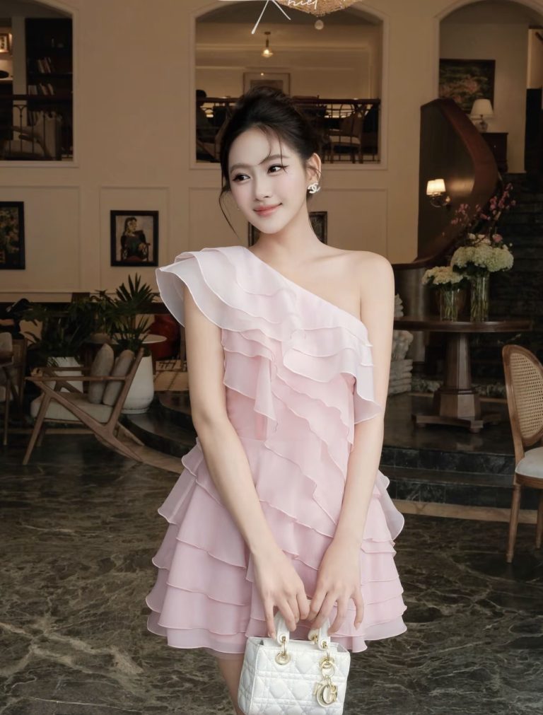 Pass đầm hồng Khiết