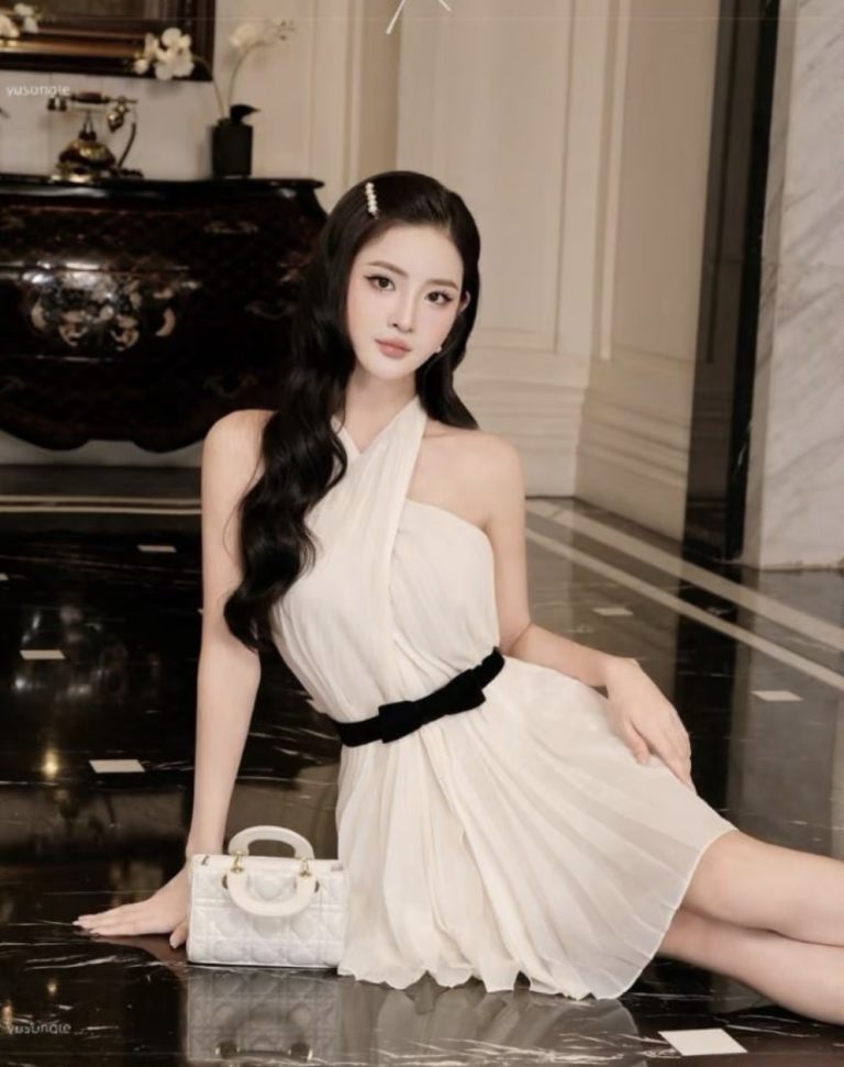 Pass váy trắng ngắn Khiết xinh size S