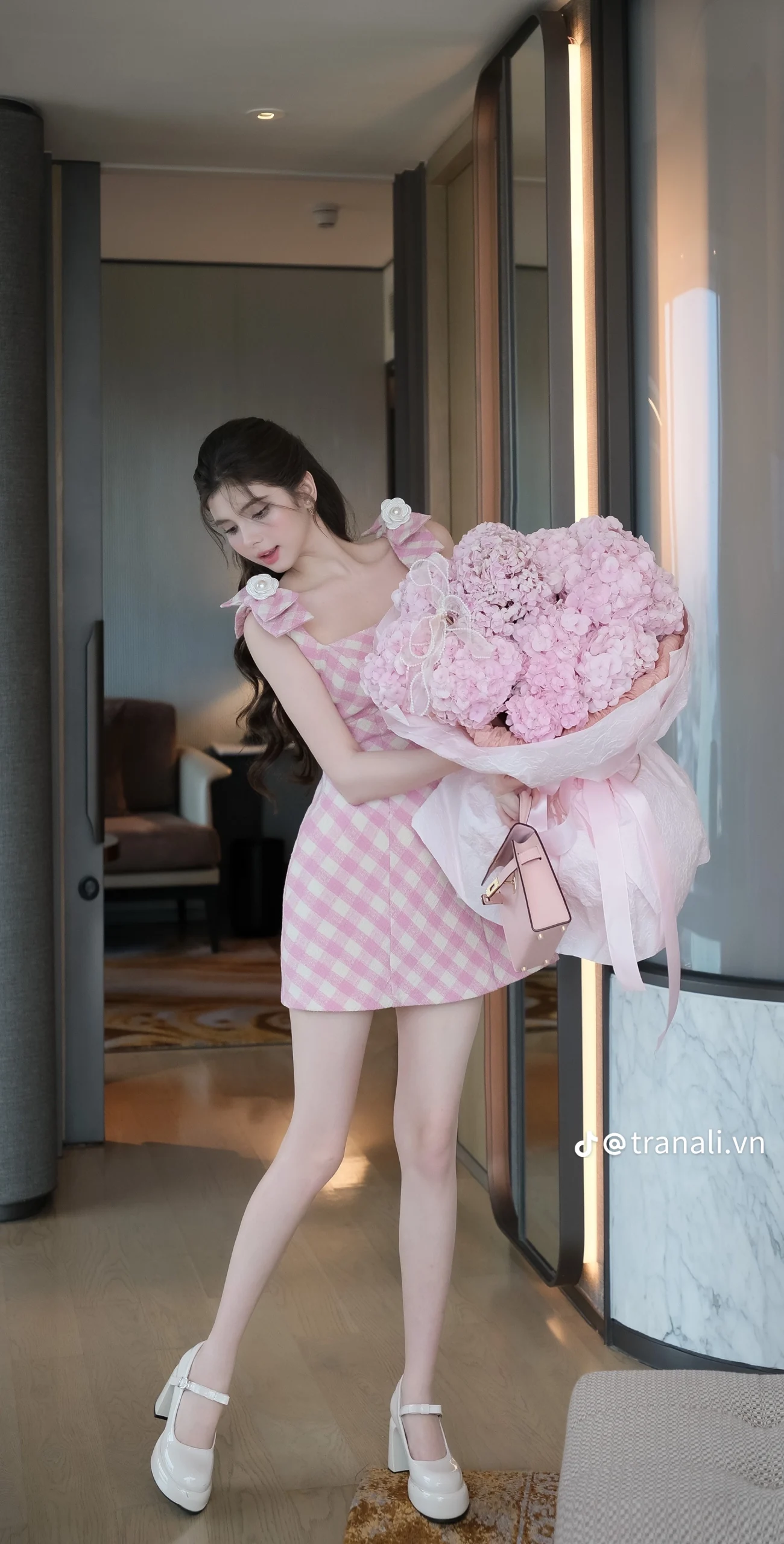 Pass đầm dạ hồng caro Trân Ali - Ảnh 3