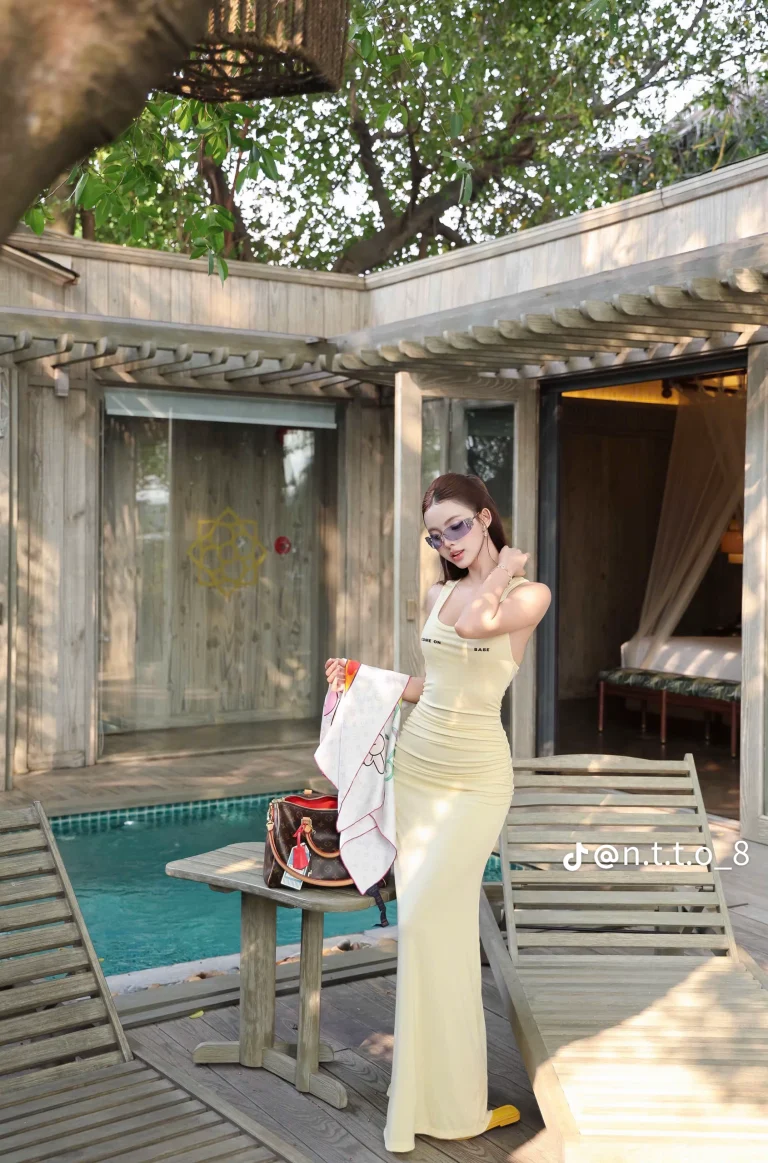 Pass đầm dài body vàng be Trân Ali