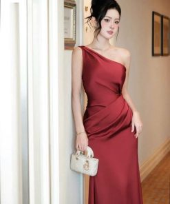 Pass đầm đỏ trễ vai dáng dài Châu Hy - size S