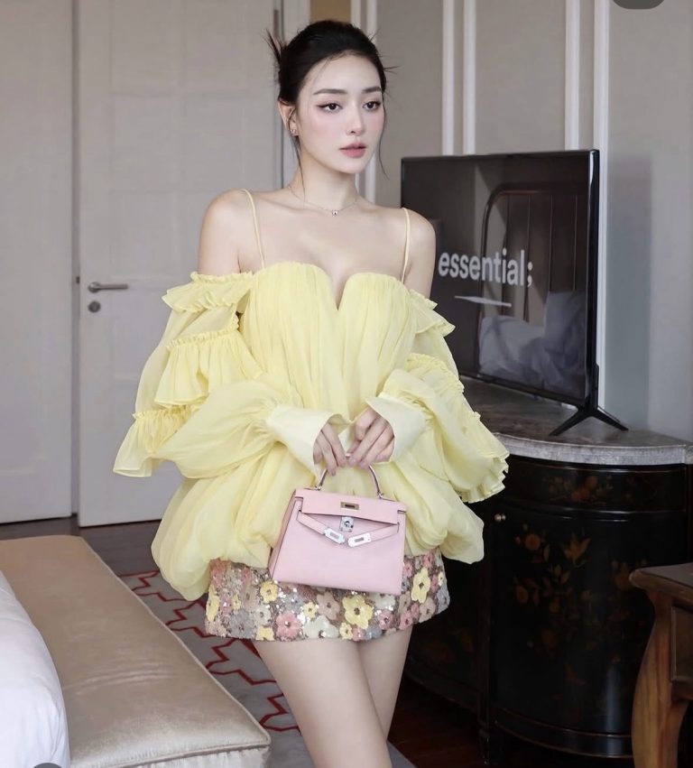 Áo trễ vai tay bồng